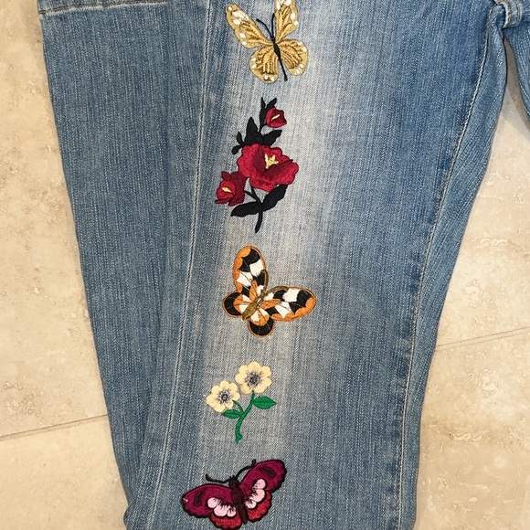 Guess Jeans; Melrose Flare. EUC. Size 29 with stretch. - Picture 7 of 13